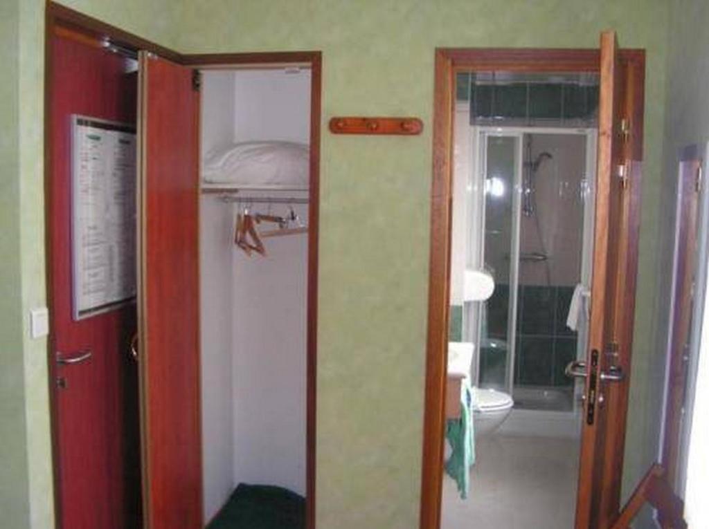 Au P'Tit Quinquin Hotel Le Val-Saint-Père Szoba fotó